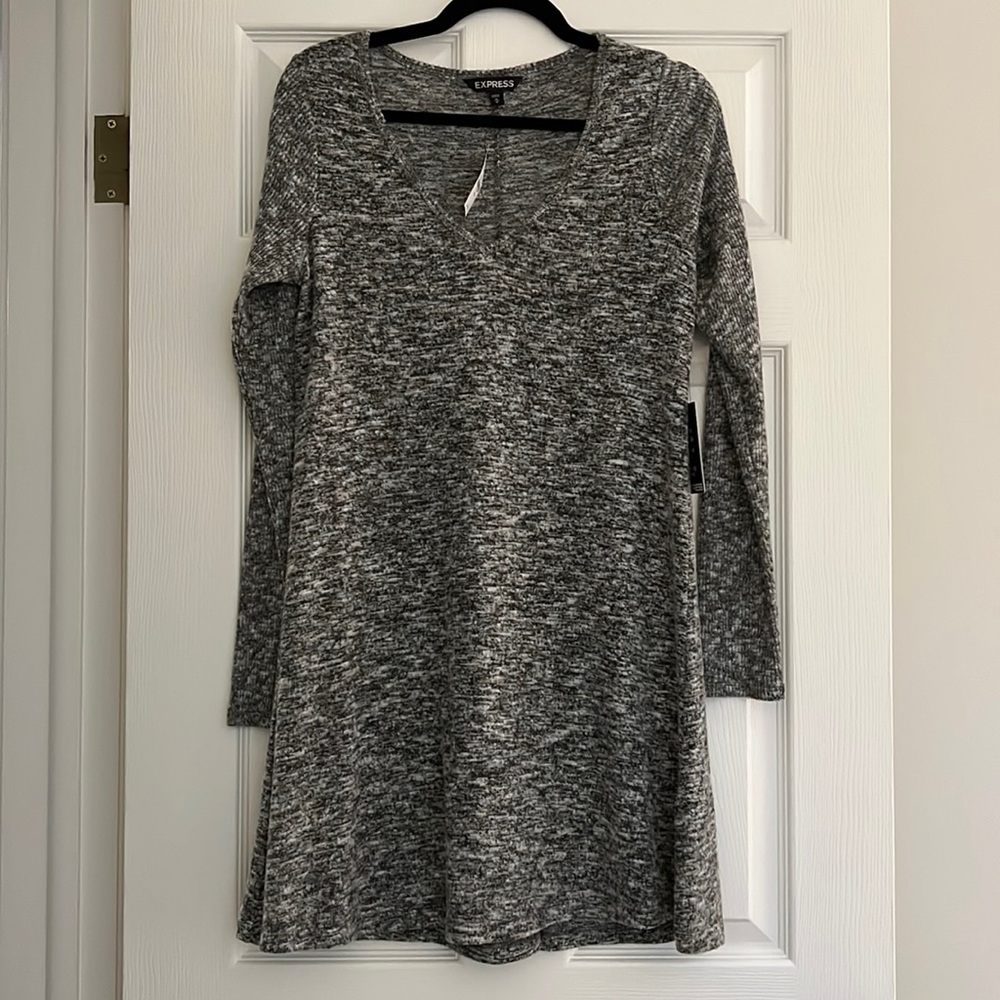 Long sleeved V-neck knit dress